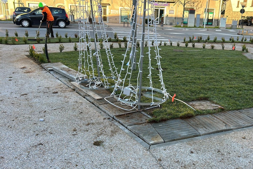 Riqualificazione urbana con realizzazione di opere di superficie a verde a completamento di aiuole